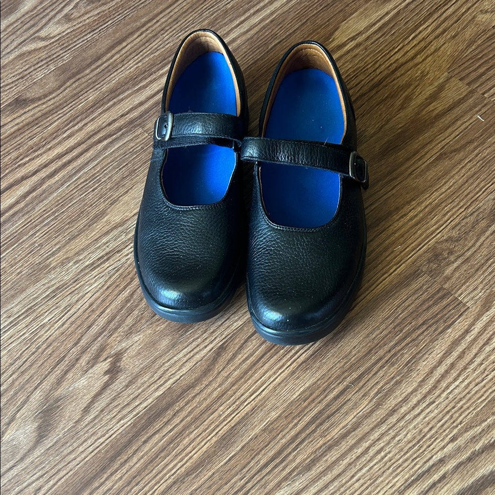 Dr comfort Merry Jane ladies elegant Flat Comfort shoes.